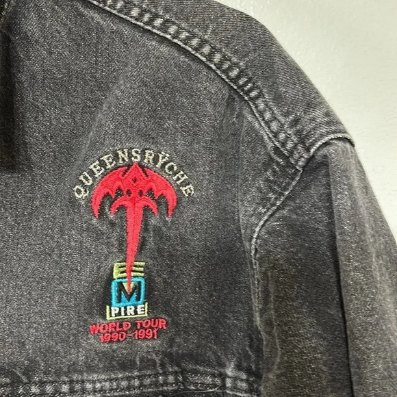 Vintage 1990s QUEENSRYCHE Embroidered Tour Wear Black Denim Jacket Size M - Picture 2 of 9